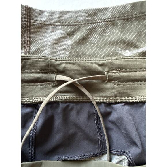 Lululemon T.H.E. Short 9" *Linerless Mens L Variegated Mesh Camo Max Dark Olive - Picture 7 of 14